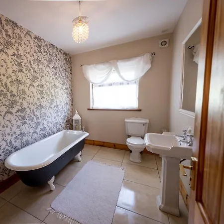 Дом отдыха Water And Wildwood - Wildwood House *